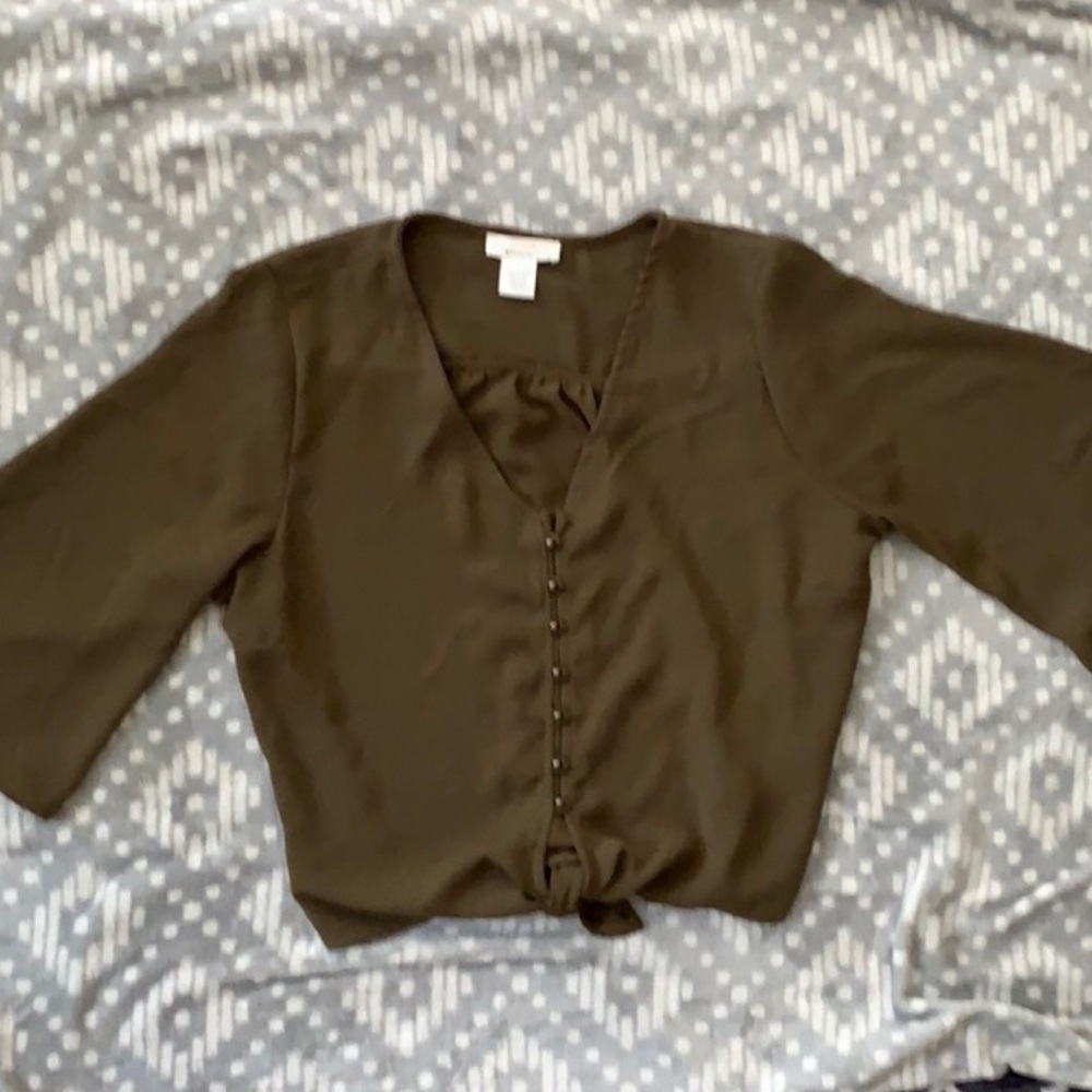 BUTTON DOWN BLOUSE